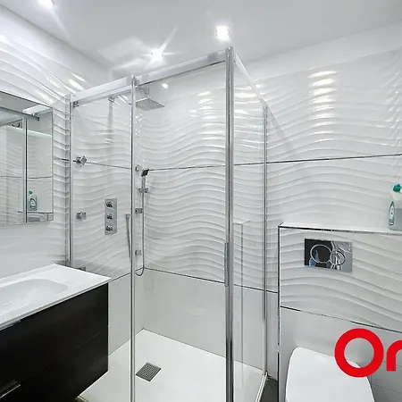 Superbe 2 Pièces Avec Clim, Parking Et Wifi - Fr-1-647-22 *